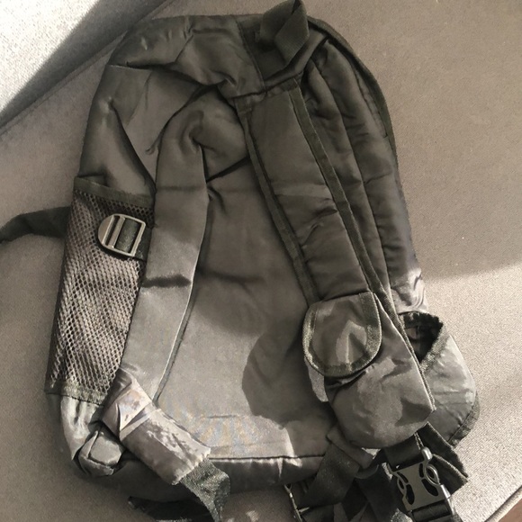 Bagpack - Picture 2 of 3